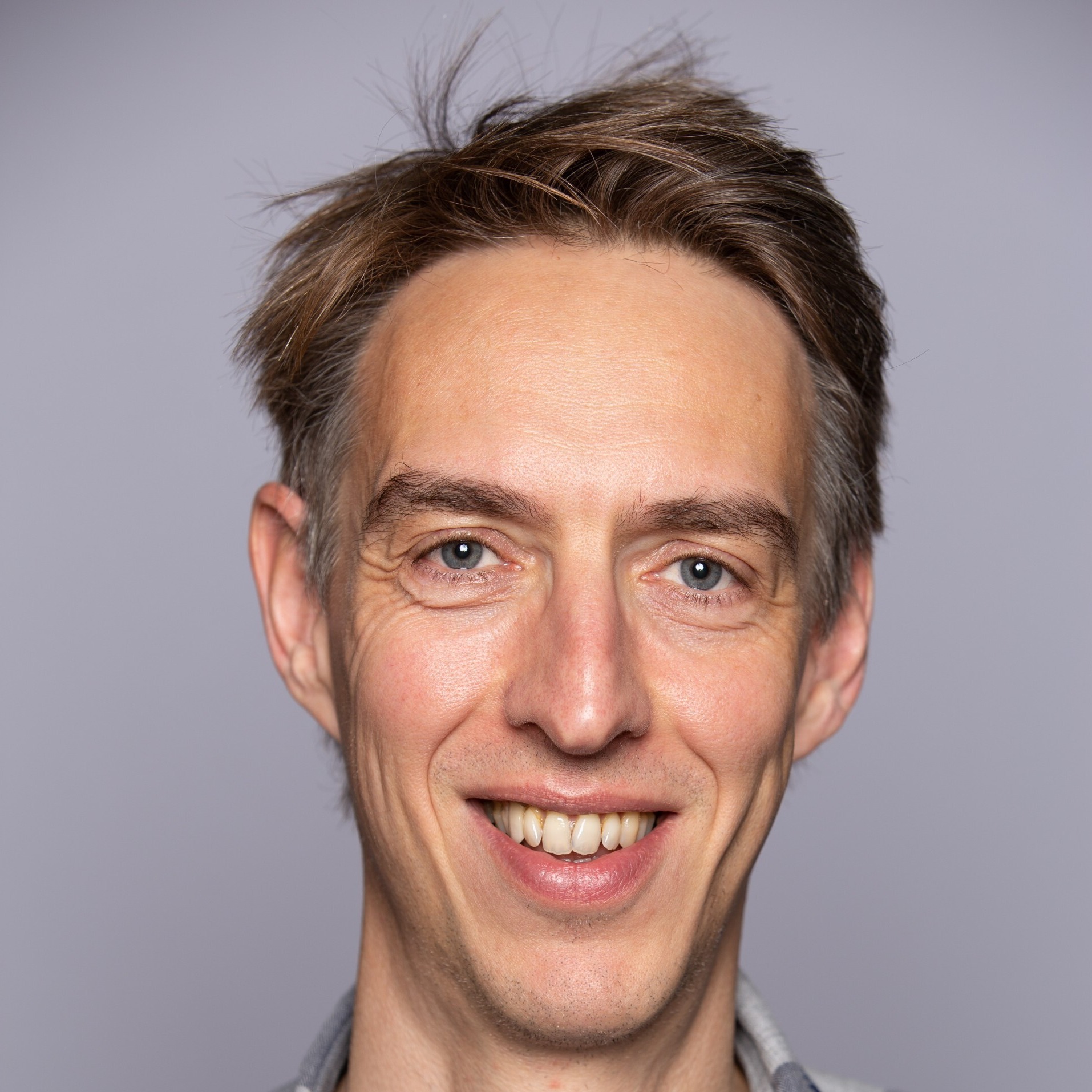 Tony Oosterveen - Presenter